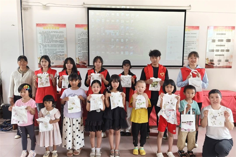 “一老一小”關愛活動.jpg